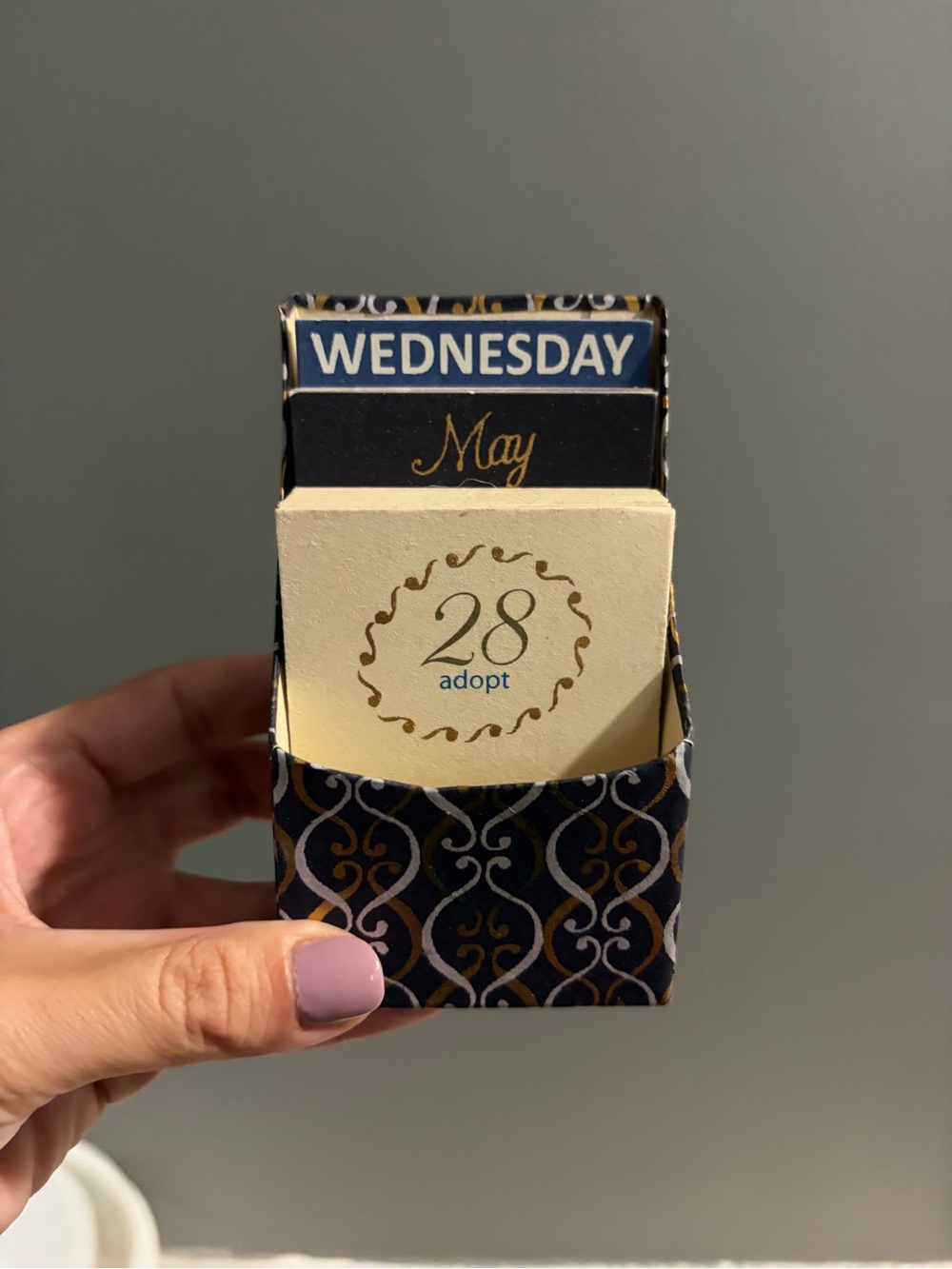 Daily desk calendar